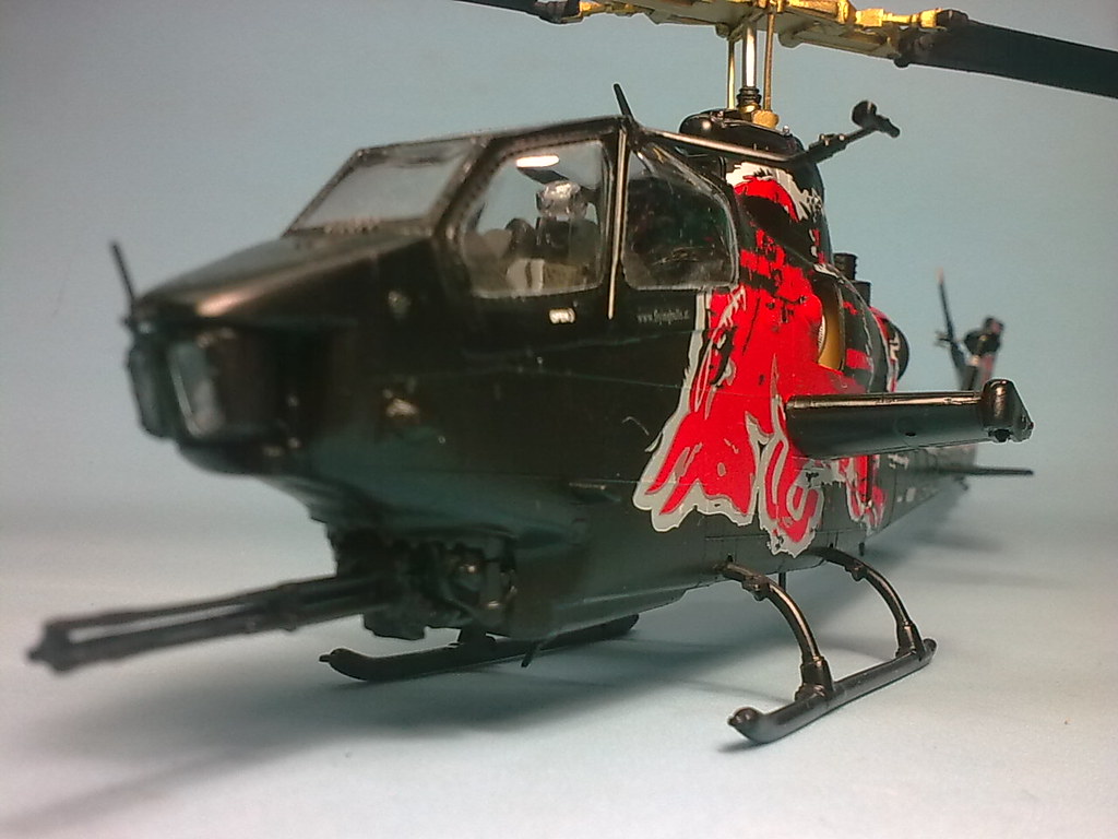 MT: BELL AH-1F COBRA RED BULL - REVELL ESC.1/48 36208923156_63aa6c4f5f_b