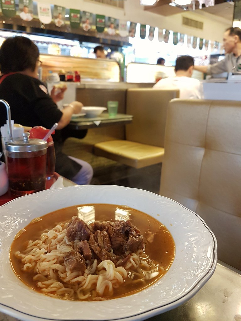 鲜茄蛋三滚牛肉即食面  Beef Tomato & Egg w/Instant Noodlele in Soup HKD$55   @ Tsui Wah Restaurant 翡翠餐厅, HK Central Jubilee Street 香港中環租比利街