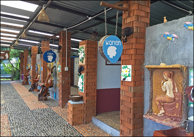 Toilets at Lee Coffee Restaurant / Benyaran Museum