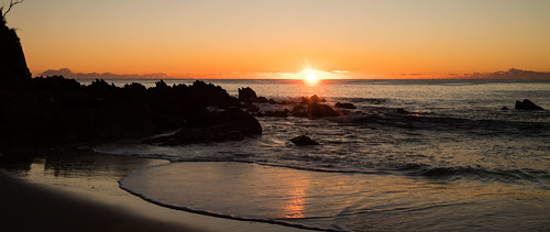 pentax k1 smcpentaxfa31mmf18ltd sunrise dawn reflections beach sea shore waves rocks flare sunburst barraggabay