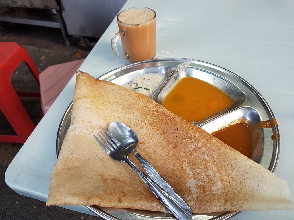 印度煎饼 Tosai $1.50 印度拉茶 Teh Tarik $1 @ Mamak at KL Lorong Ceylon