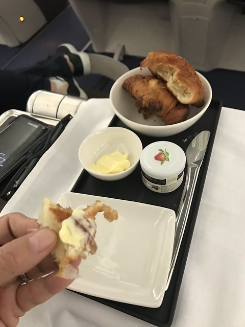 US flight to Manila 127 croissants
