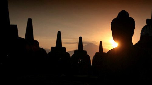 40d visionhunter borobudur java indonesia sunrise silhouette light buddha statue temple