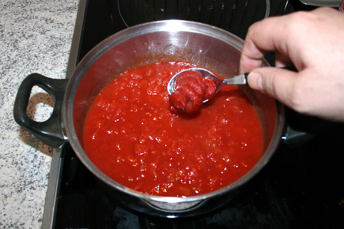 45 - Tomatenmark einrühren / Stir in tomato puree
