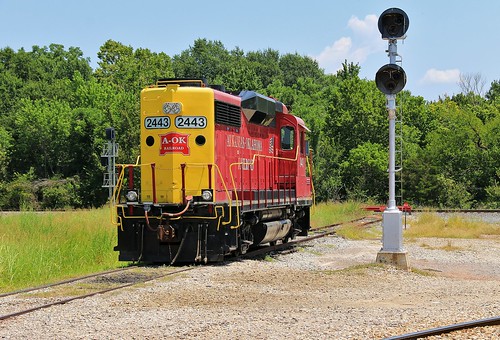 arkansasoklahoma aok railroad chicagorockislandandpacific crip railway rockisland howe oklahoma emd gp30u 2443 ghead signal