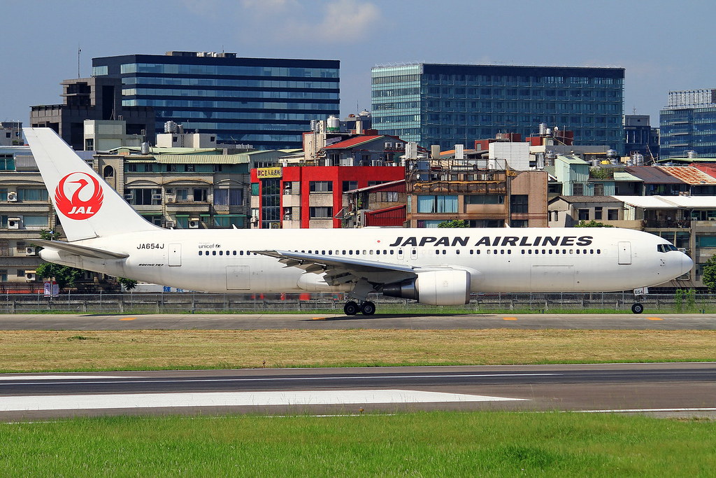 JA654J Japan Airlines Boeing 767-346/ER