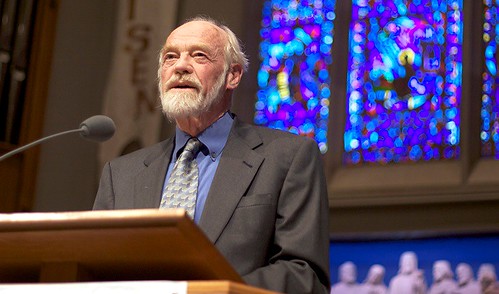 Eugene Peterson lectures at University Presbyterian Church in Seattle, Wash., in May 2009. Photo courtesy of Creative Commons