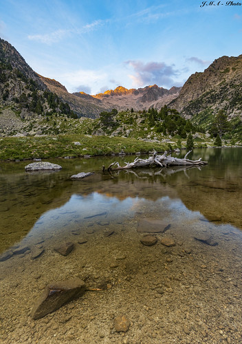 llacspirineus d750 lago agua montaña pirineos reflejo atardecer soledad paisaje azul luz