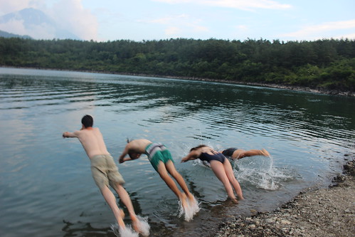 Synchronized swimming in Lake Sai