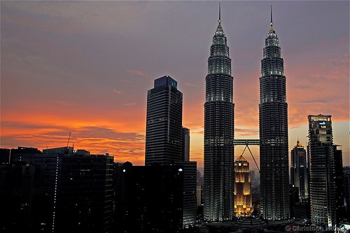 malaysia reisen traveling sony alpha kuala lumpur city street asien südostasien south east asia night sunset petronas towers tower skyline f1 klcc