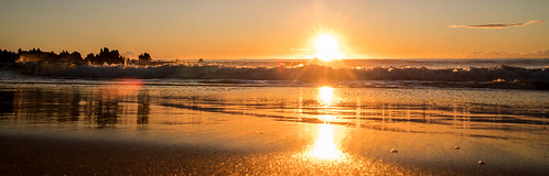 pentax k1 smcpentaxfa31mmf18ltd sunrise dawn reflections beach sea shore waves rocks flare sunburst barraggabay dailyinjuly2017