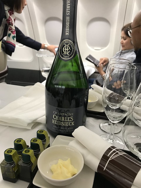 US flight to Manila 106, Champagne brut