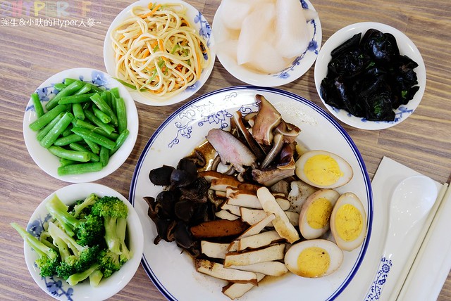 台中科博館&#038;金典勤美附近美食│老阿太麵館-喜歡挑戰辣味朋友酸辣粉絕對夠味，或是喜歡吃各式不同滷牛肉部位絕對不能錯過老饕牛肉麵~ @強生與小吠的Hyper人蔘~