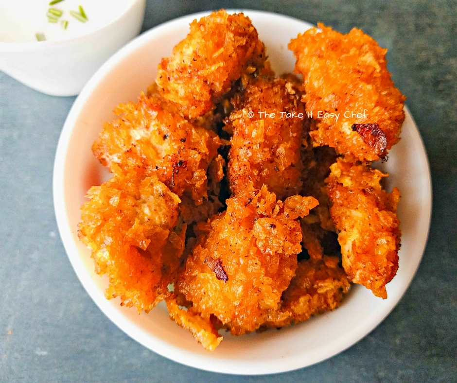 Popcorn chicken with a dipping sauce