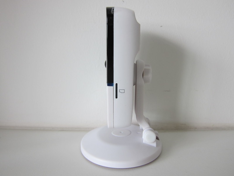 Freecam Mobile Wi-Fi Camera (C330A) - With Base - Right