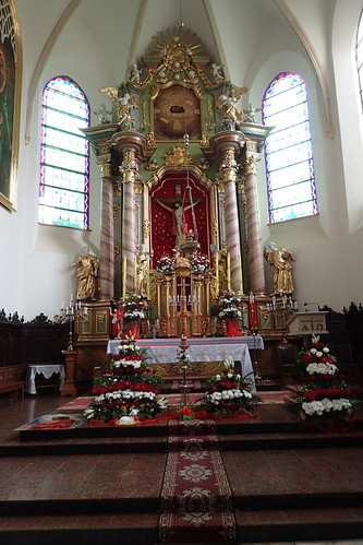intérieur église autel cierges crucifix décoration or fenêtre anges самбір ukraine