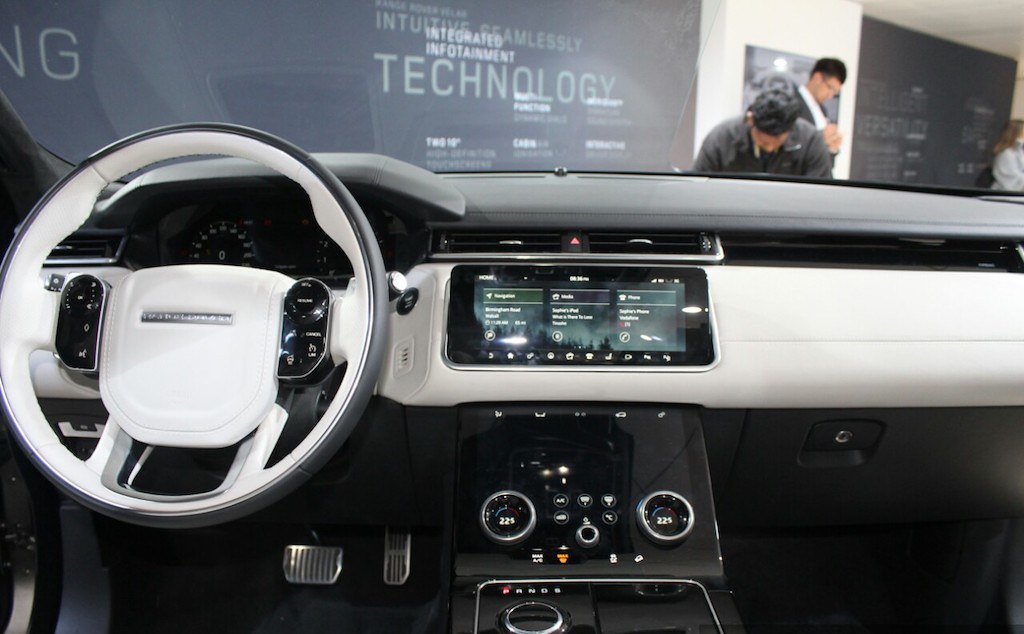 Range-Rover-Velar-interior-at-the-Geneva-Motor-Show