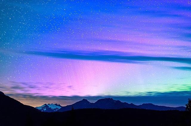 Great shot of the northern lights this week in North Cascades National Park. Fabulous work @aaronleitephotography . . #ncascades #northcascades #findyournightsky #northernlights #nightsky #mountains #pnwonderland #summernights