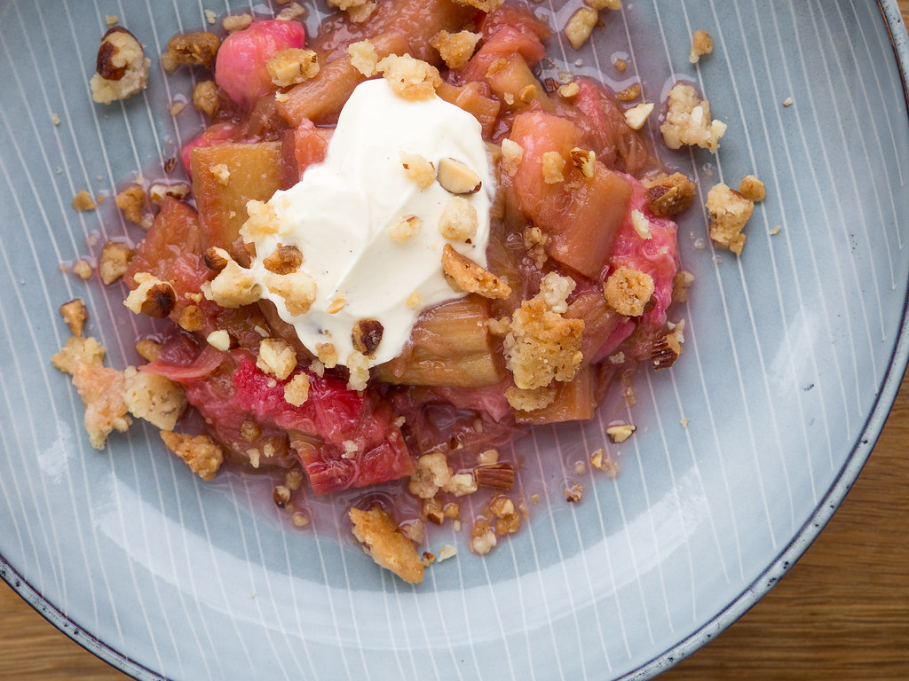 Recipe for homemade roasted rhubarb with almond crumble