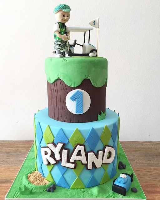 Golf Themed Cake by Arty Crafty Cakes