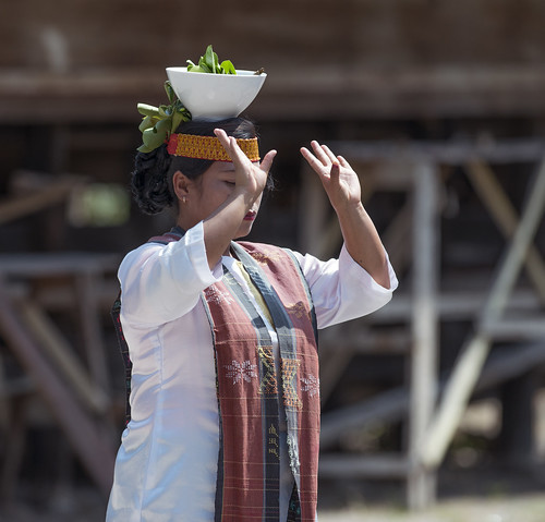 indonesia sumatra lake toba samosir island batak culture performance