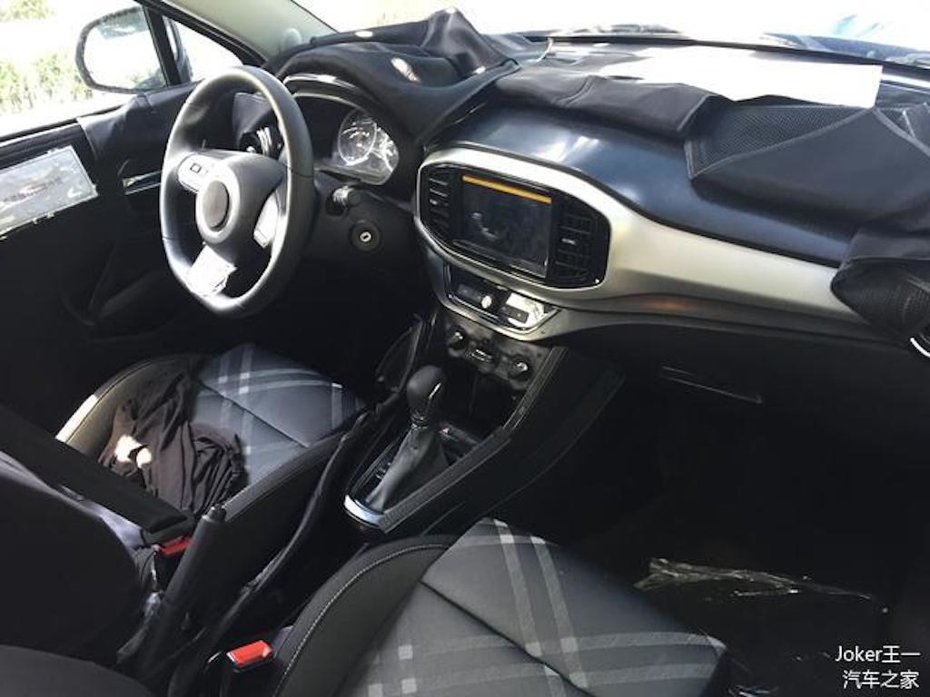 2017-MG3-facelift-interior-dashboard-spy-shot