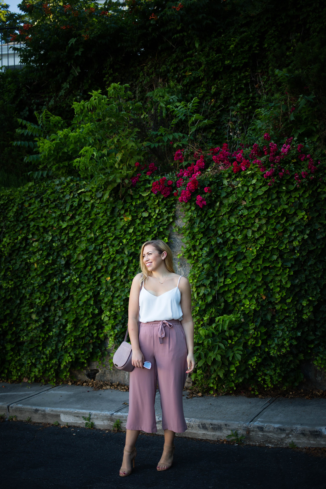 How to Wear Culottes When You're Curvy | Neutral Pink Culottes | White Tank Top Outfit