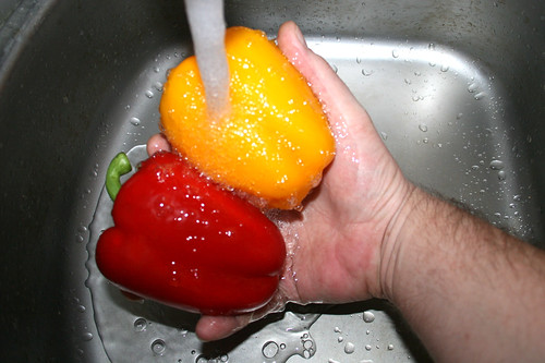 19 - Paprika waschen / Wash bell pepper