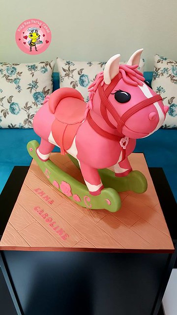 Cute Horse Cake by Raluca Tircomnicu of Busy Bee Party Cakes
