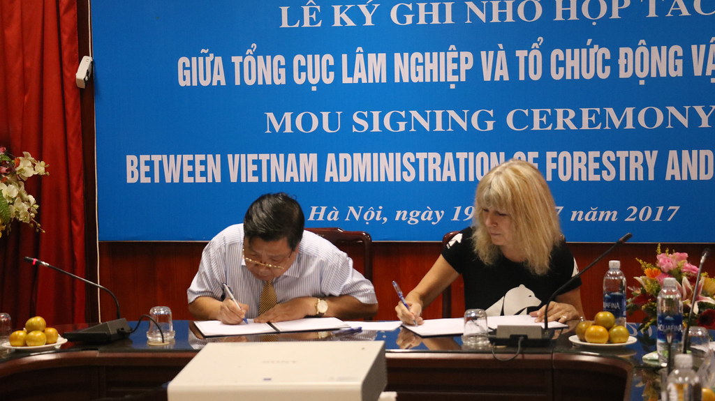 The MOU signing ceremony of Animals Asia and Vietnam Administration of Forestry