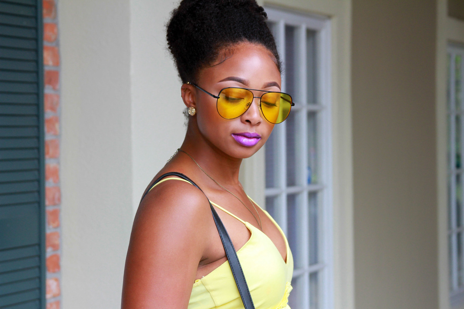 how to wear yellow sunglasses, the beauty beau