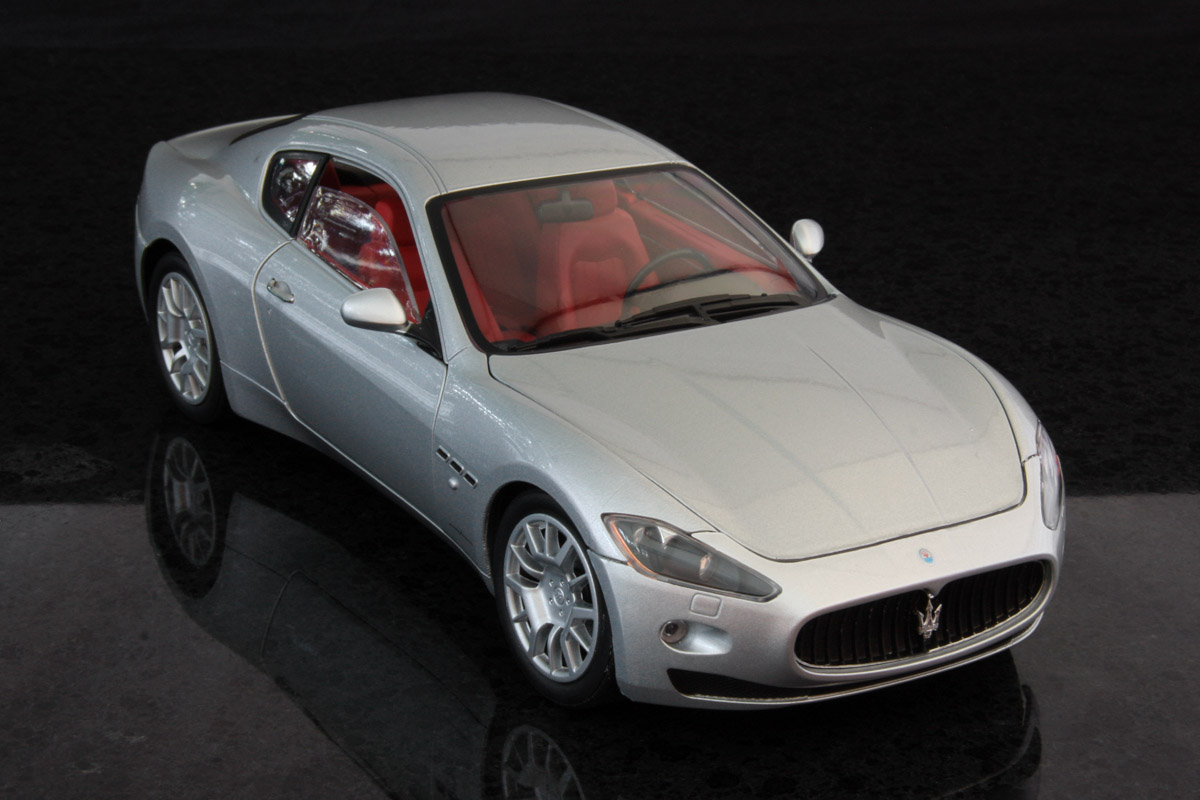 Mondo Motors Maserati GranSport Spyder rot 1:43 Fertigmodell DieCast NEU OVP 