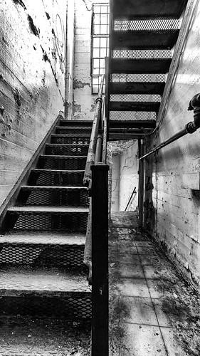prison jail sugarland stairs steps staircase rust abandones urbex grime blackandwhite canon 80d raulcano houston htx htown hou houstontx houstontexas texas tx centralunit central unit pipe tile dirty dirt overexposed
