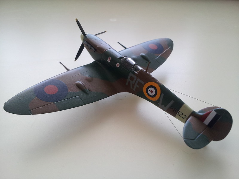 Airfix gamla 1/72 Spitfire Mk.IA konverterad till Mk.IIB. 35905956625_dd34bf54c9_c
