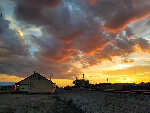 nature landscape fortmorgan colorado sun sunset burlingtonave street road railroad railroadtracks clouds sky fgppc
