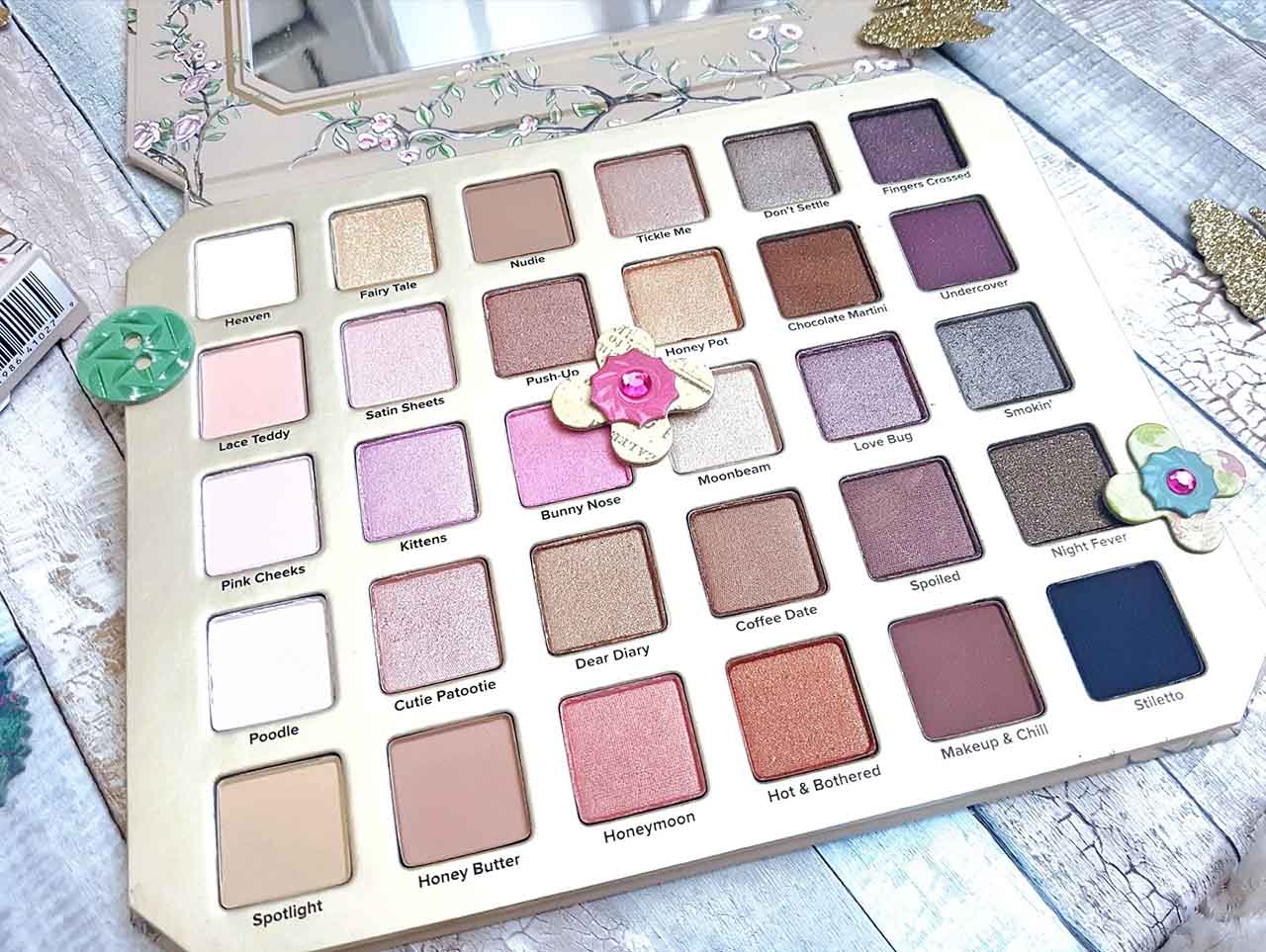 How Much Love Does The Too Faced Natural Love Palette Deserve: Whilst some of the colours may look similar to each other, they are actually all very different. There is a good mix of mattes, shimmers and metallic shadows, and all provide great pigmentation. There is some fallout from the shadows when used however it is a minor flaw in its design! Naturally when I received the palette I had to swatch all the colours to see for myself if they were as good as I had seen online.
