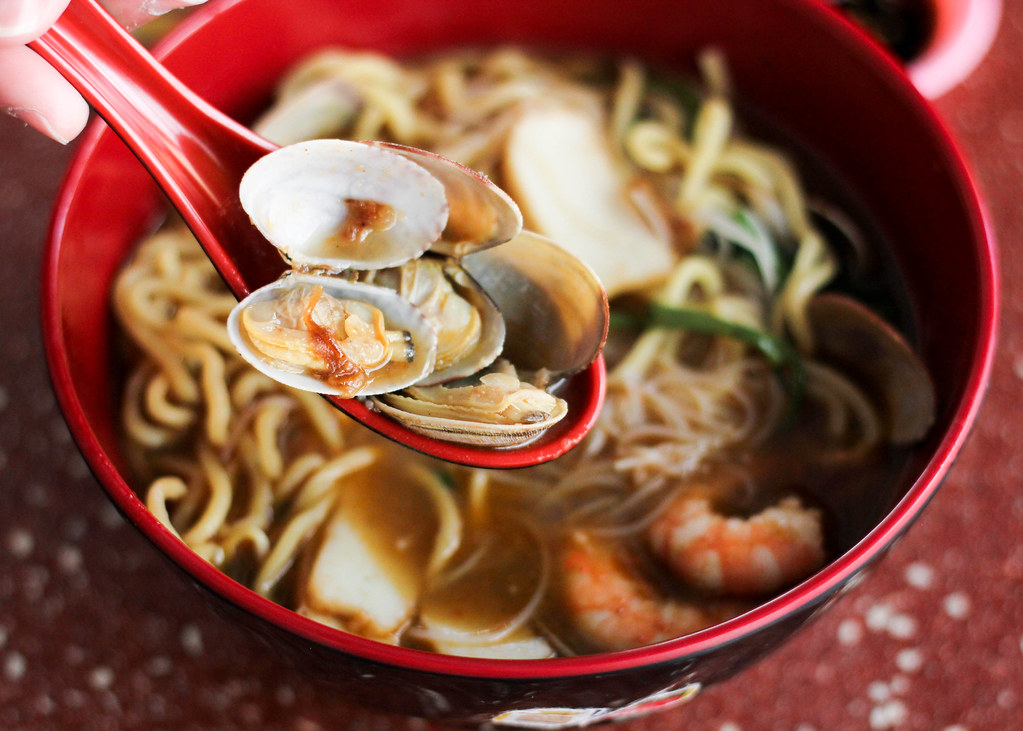 deannas-kitchen-prawns-with-clams-noodles