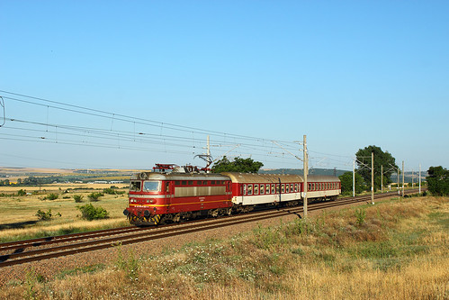 bdz train electric locomotive skoda 68e3 44 106 aytos bulgaria railway transport бдж влак локомотив айтос железница