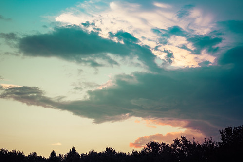 colorfulsky sunset sun listeningtorabbitinthemoon ak1200 dnb lake spivey lakespivey clouds blue sky trees silhouette