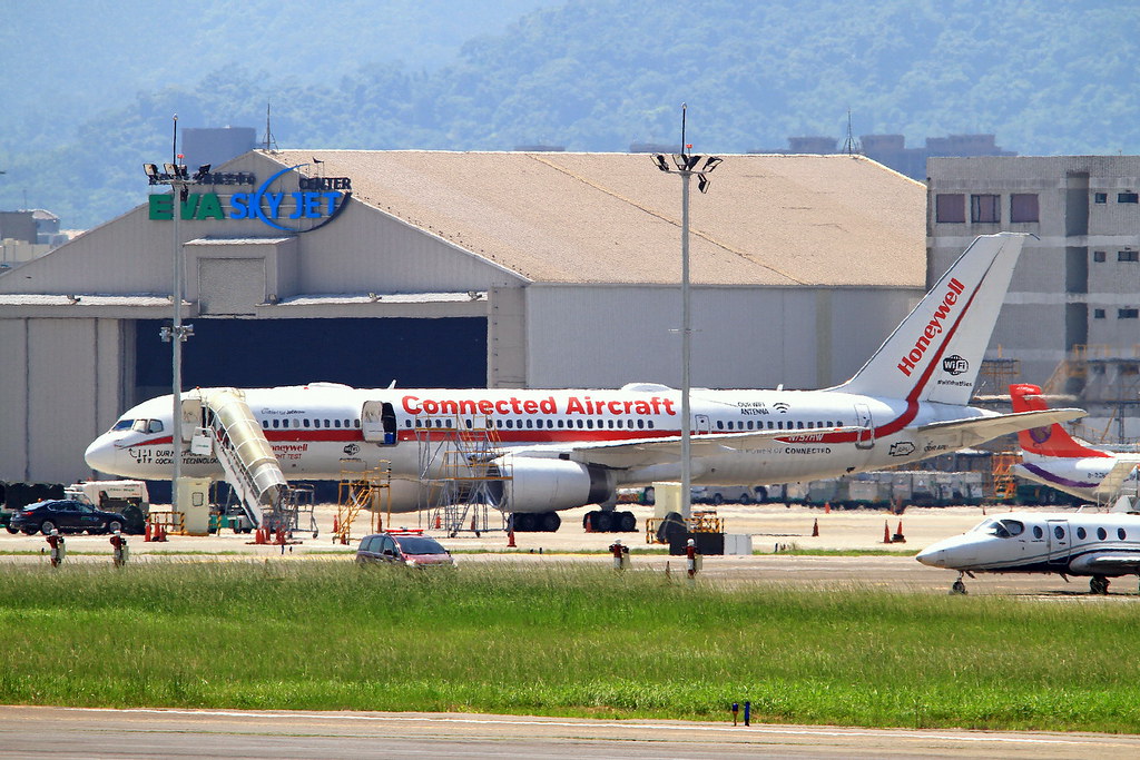 N757HW Honeywell Aviation Services Boeing 757-225