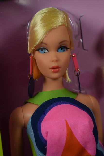 2016 Barbie Hair Fair 50th Anniversary DYX78 (2)