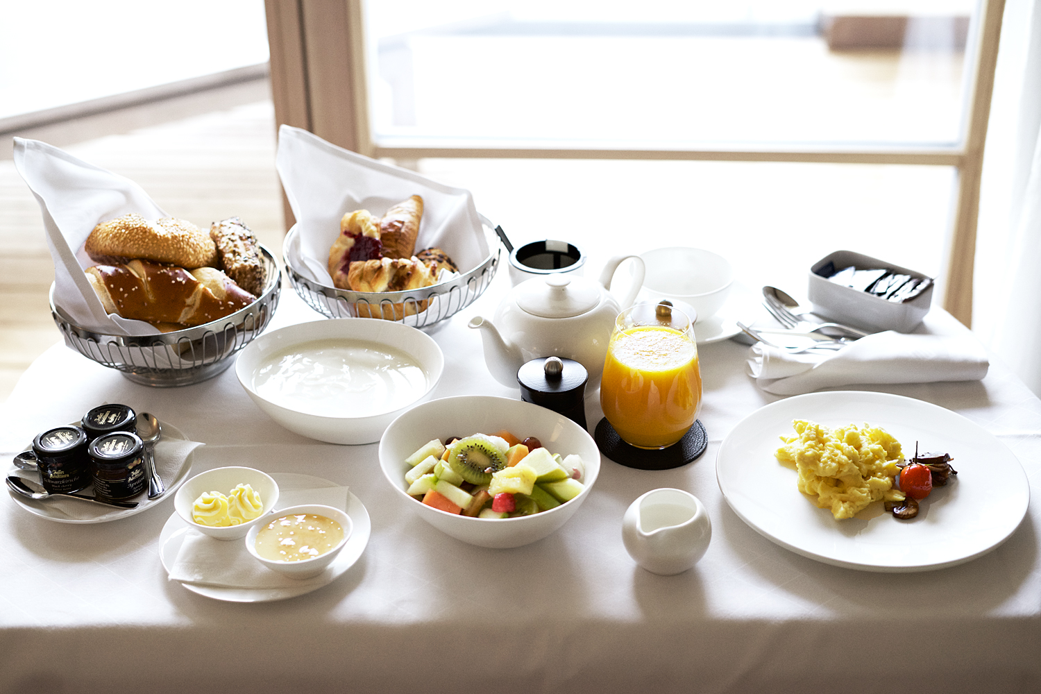 10germany-schlosselmau-luxury-breakfast-travel-food