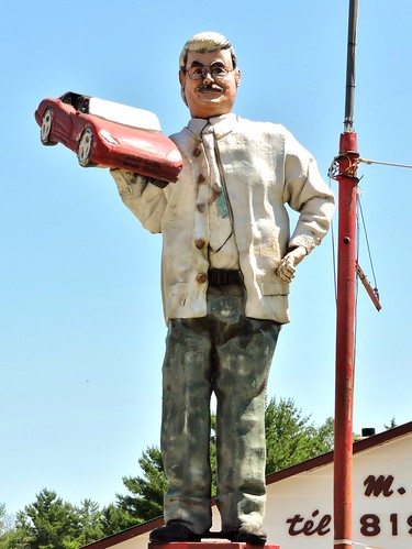 mypics grondin auto kazabazua quebec canada statue figure sculpture