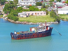 Les Antilles, Antigua-et-Barbuda, au port de St John's ce vieux rafiot