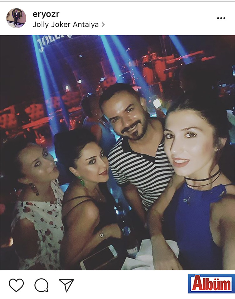 Avukat Eray Özer, ortakları ile birlikte Jolly Joker Antalya'da sahne alan Hakan Altun'u dinlemeye gitti.