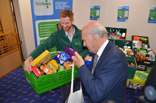 Vince Cable at food bank Sept 17 (3)