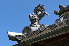 Photo：Lion roof ornament at Saiganji Temple (西願寺) By Greg Peterson in Japan