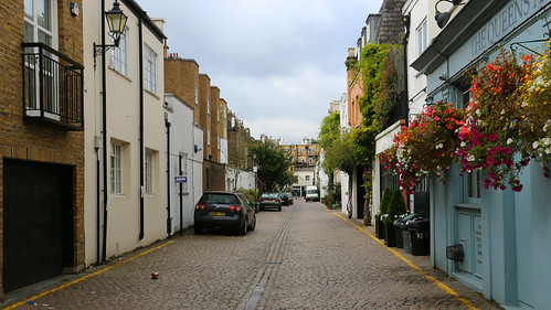 Queen's Gate Mews and the Queen's Arms, Kensington