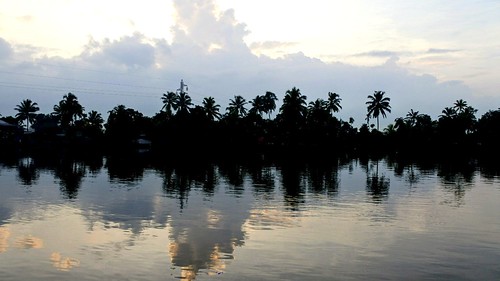 reflection sunrise morning cloudy backwaters kerala incredible india nikon nikon1 nikon1j5 j5 travel houseboat boat