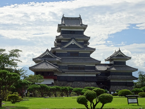松本城は烏城の愛称で親しまれてます。